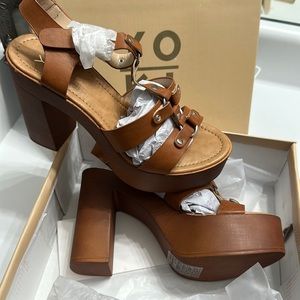 Brown 4” heels size 7.5